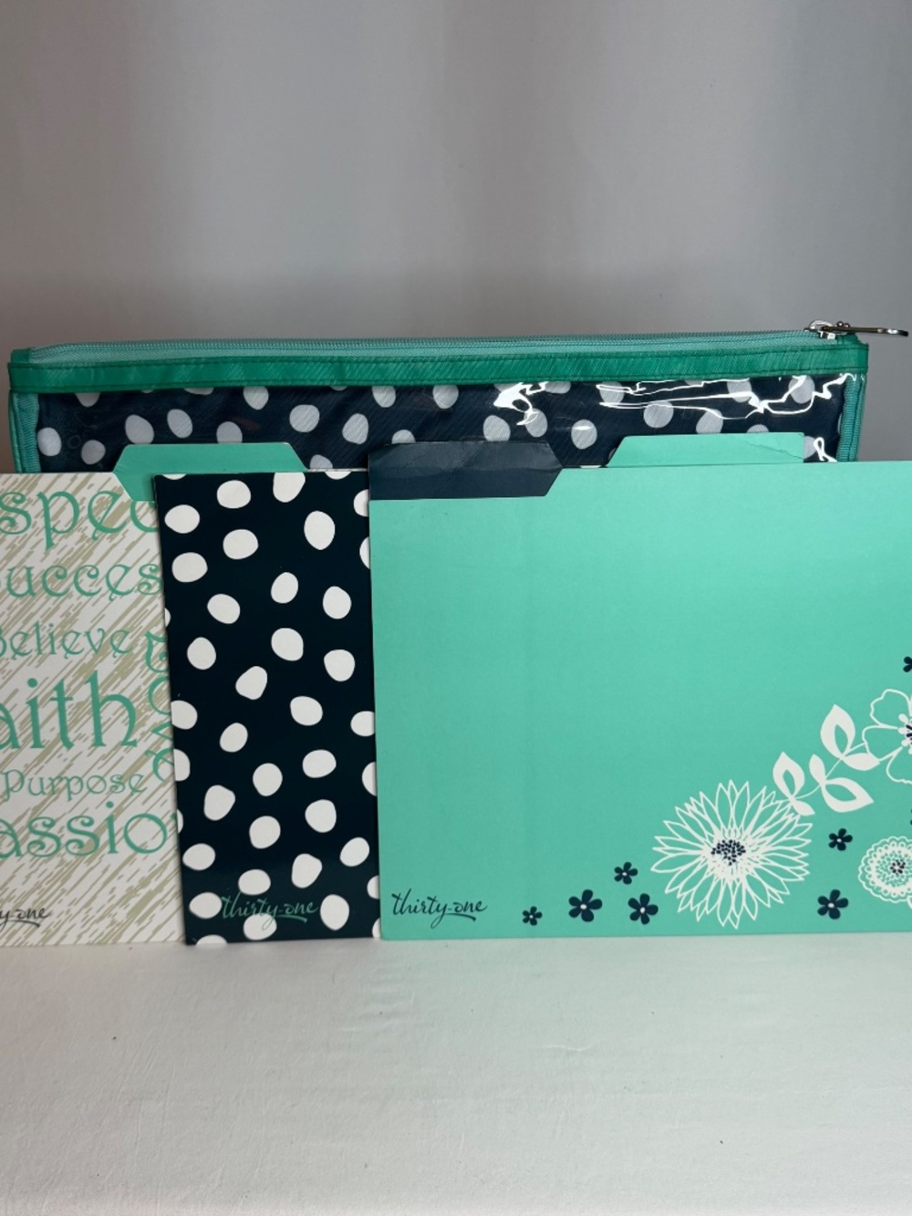 Thirty One Document Holder, New - Picture 5 of 6